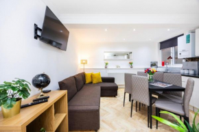 2 Bedroom Charming Family Apartment, London